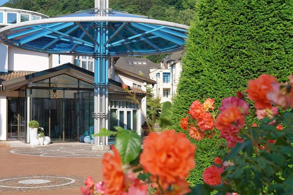 Vila Vita Rosenpark Marburg Ngoại thất bức ảnh Entrance of the German National Academy for Public Health at the Robert Koch Institute