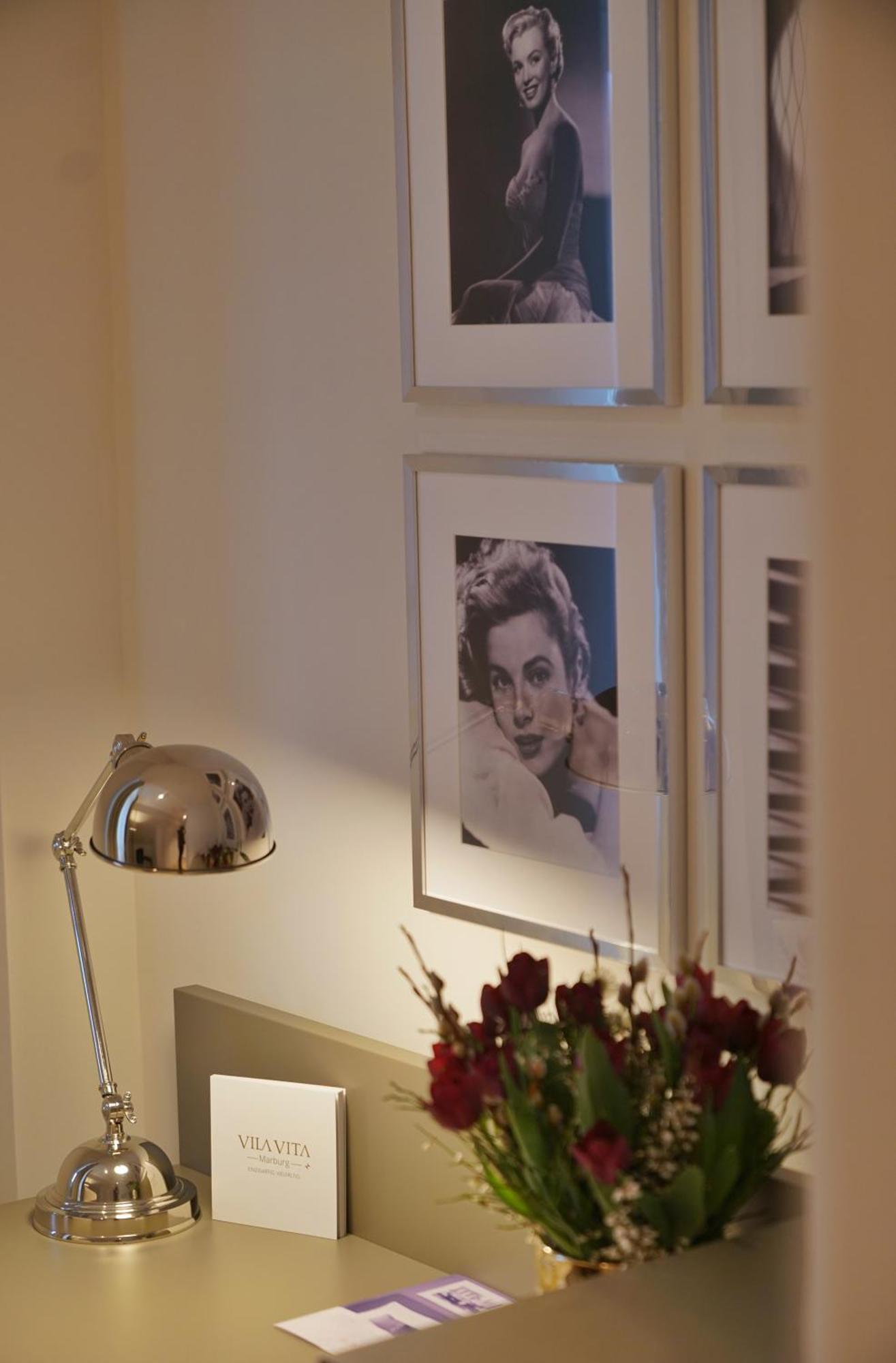 Vila Vita Rosenpark Marburg Phòng bức ảnh A photograph of Audrey Hepburn by Allan Allan Warren