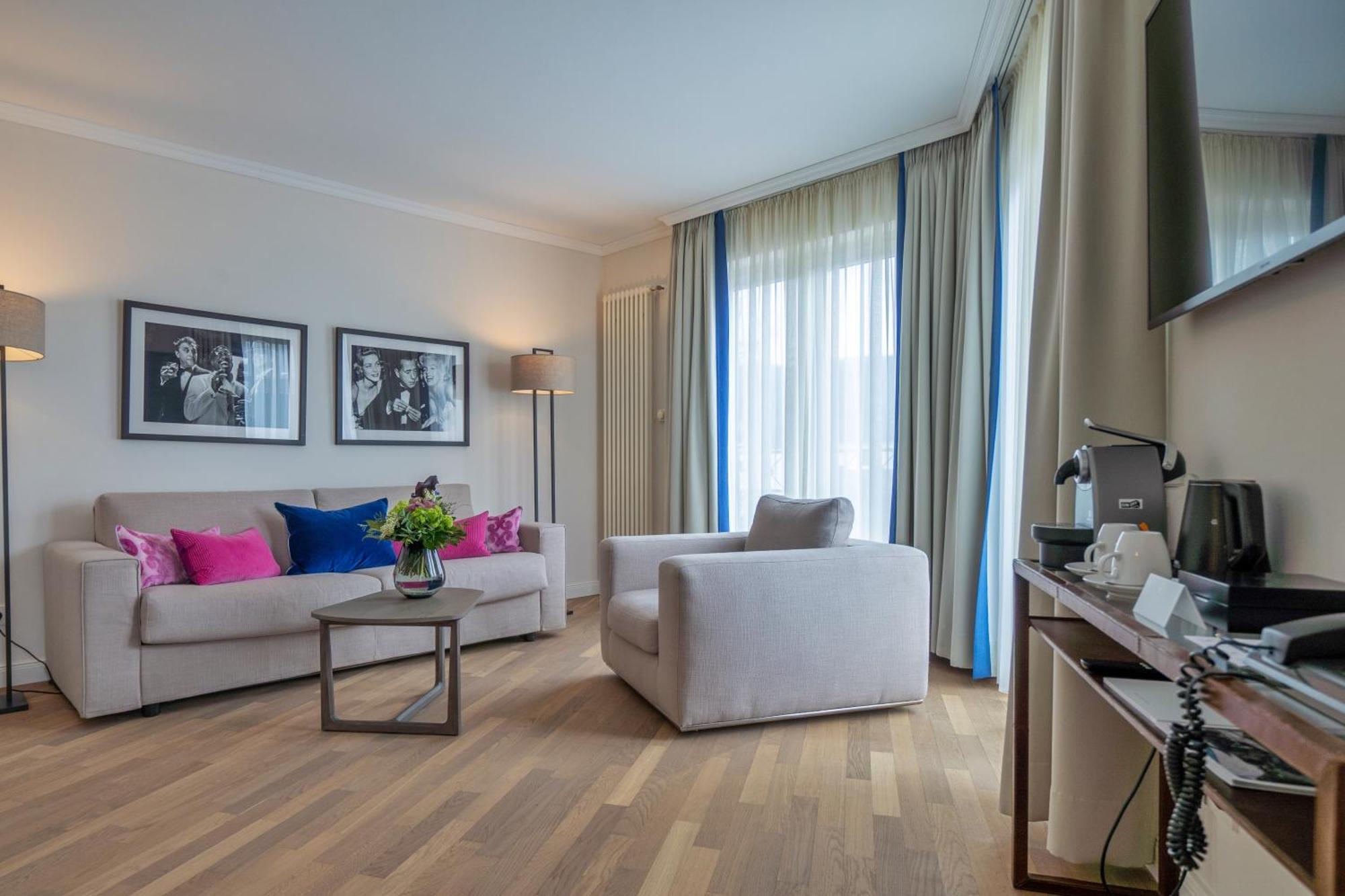 Vila Vita Rosenpark Marburg Ngoại thất bức ảnh A suite at the Hotel Axelmannstein