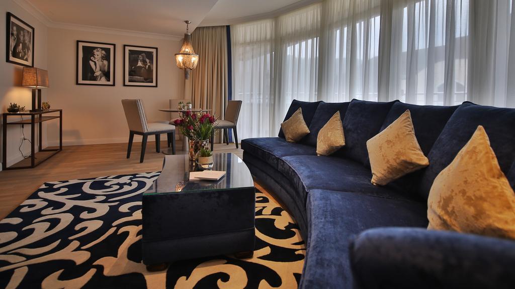 Vila Vita Rosenpark Marburg Ngoại thất bức ảnh A suite at the hotel